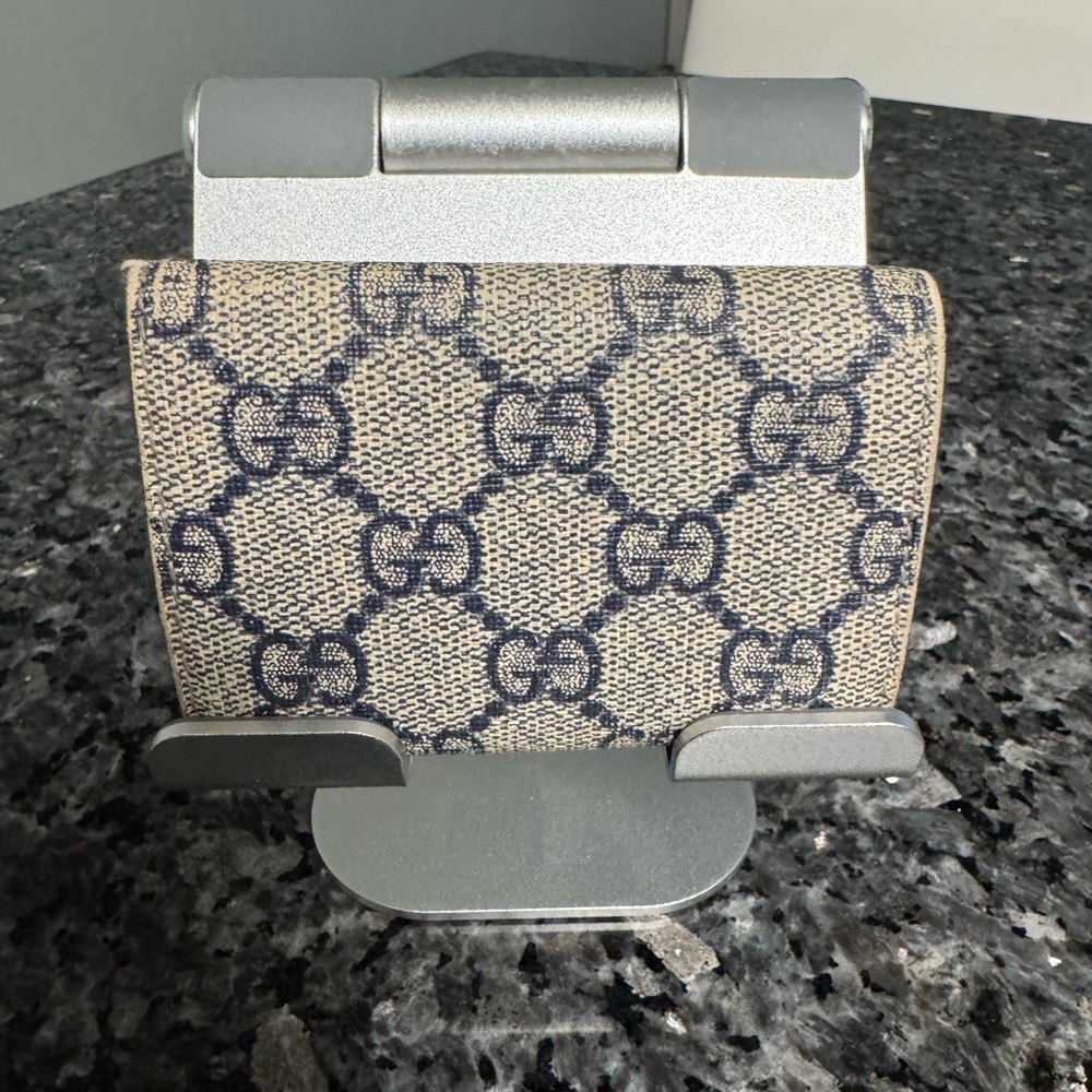Rare Gucci Beige Key Holder with Bow Accent - Picture 2 of 10